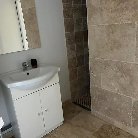 Petite Maison En Pierre Au Calme Сasa de vacaciones Lavardac